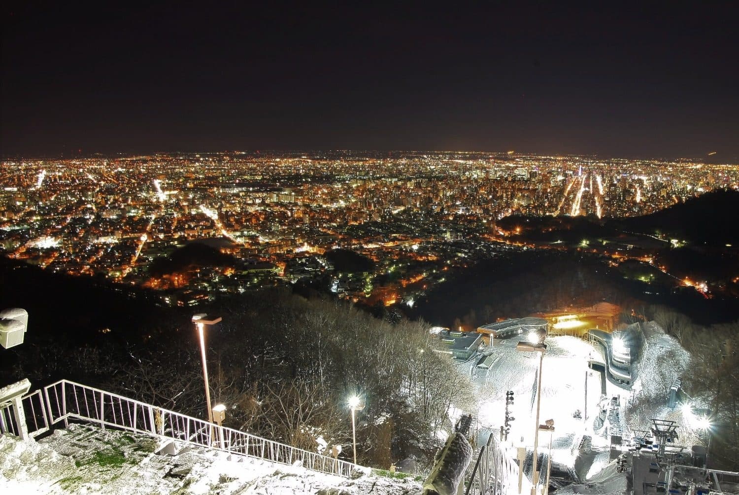 大倉山ジャンプ台から見下ろす夜景