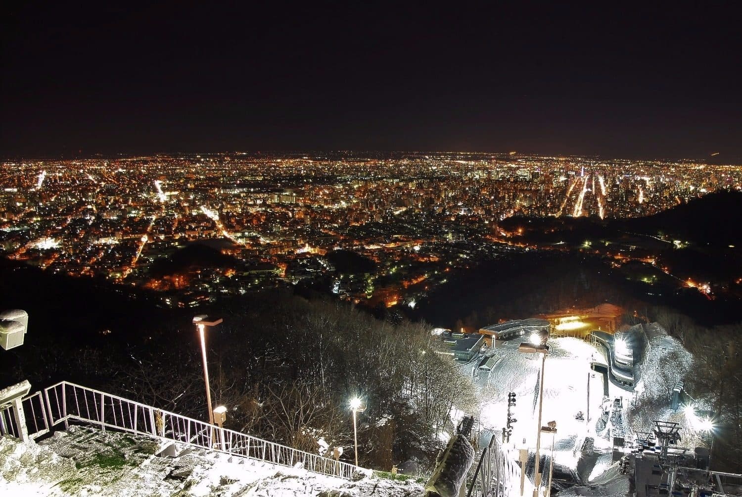 雪の森を歩く